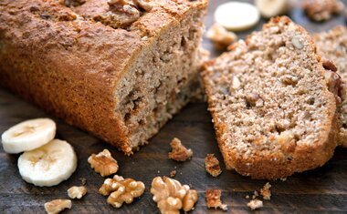 Bolo de aveia e banana é simples e fácil de fazer; veja a receita!