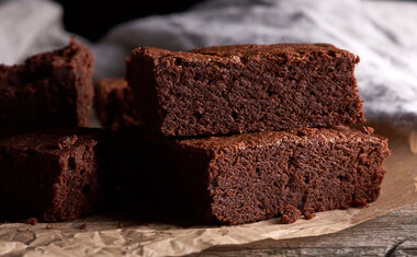 Receita de bolo de chocolate sem farinha vai te surpreender; confira!