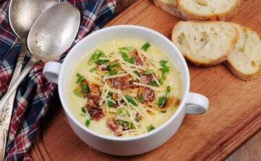 Sopa de Batata com Bacon: aprenda uma receita simples e cremosa!