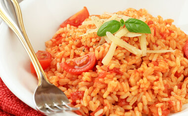 Receita de risoto de tomates assados é prática e saborosa; veja o passo a passo!