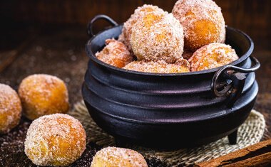 Bolinho de chuva sem ovo é fácil e delicioso; veja a receita!