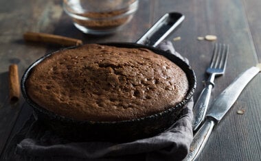 Receita: bolo de chocolate de frigideira pronto em 10 minutos!