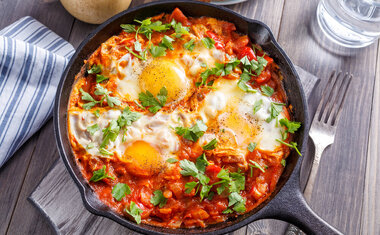 Shakshuka: aprenda a receita original dos deliciosos ovos no purgatório