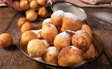 8 receitas irresistíveis de bolinho de chuva