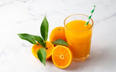 Nem todos podem consumir suco de laranja: veja se é o seu caso