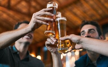 Cerveja sem álcool: saudável ou mito? Estudo revela impactos no corpo