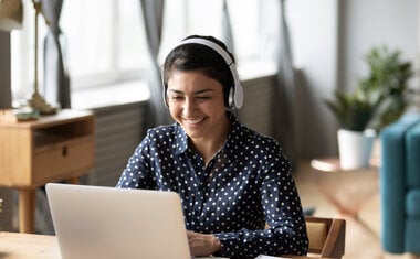 5 podcasts perfeitos para os fãs de uma boa fofoca