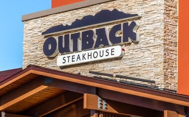 Outback lança raspadinhas que valem um jantar de R$ 500; saiba como participar