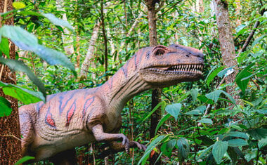 Maior parque temático de dinossauros do mundo fica no interior do Rio de Janeiro; saiba tudo sobre esta atração imperdível!