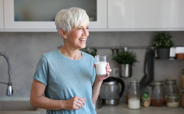 5 copos de leite podem virar um requeijão caseiro delicioso; saiba como 