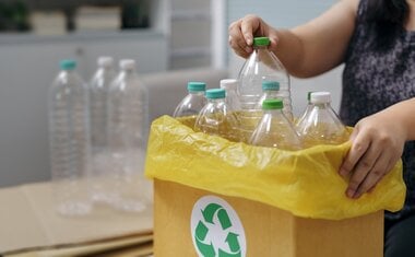 Se você tem uma garrafa de plástico, você tem um tesouro; saiba a melhor maneira de reutilizá-la