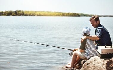 Conheça a praia a 1h30 de SP que tem a maior plataforma de pesca da América Latina