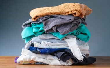 Se você tem roupas velhas em casa, você tem tesouros: confira 6 formas de reaproveitá-las