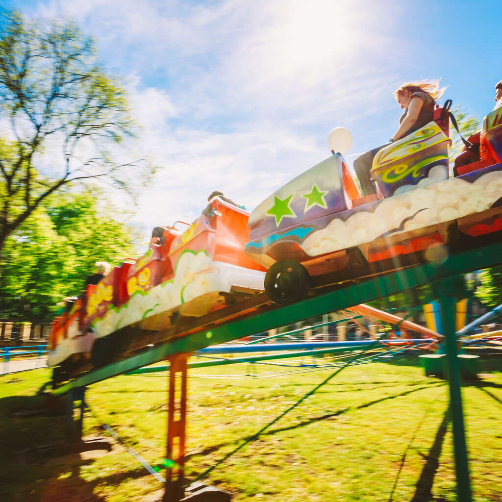 Fundo Montanha Russa Divertido Jogo De Playground Foto E Imagem