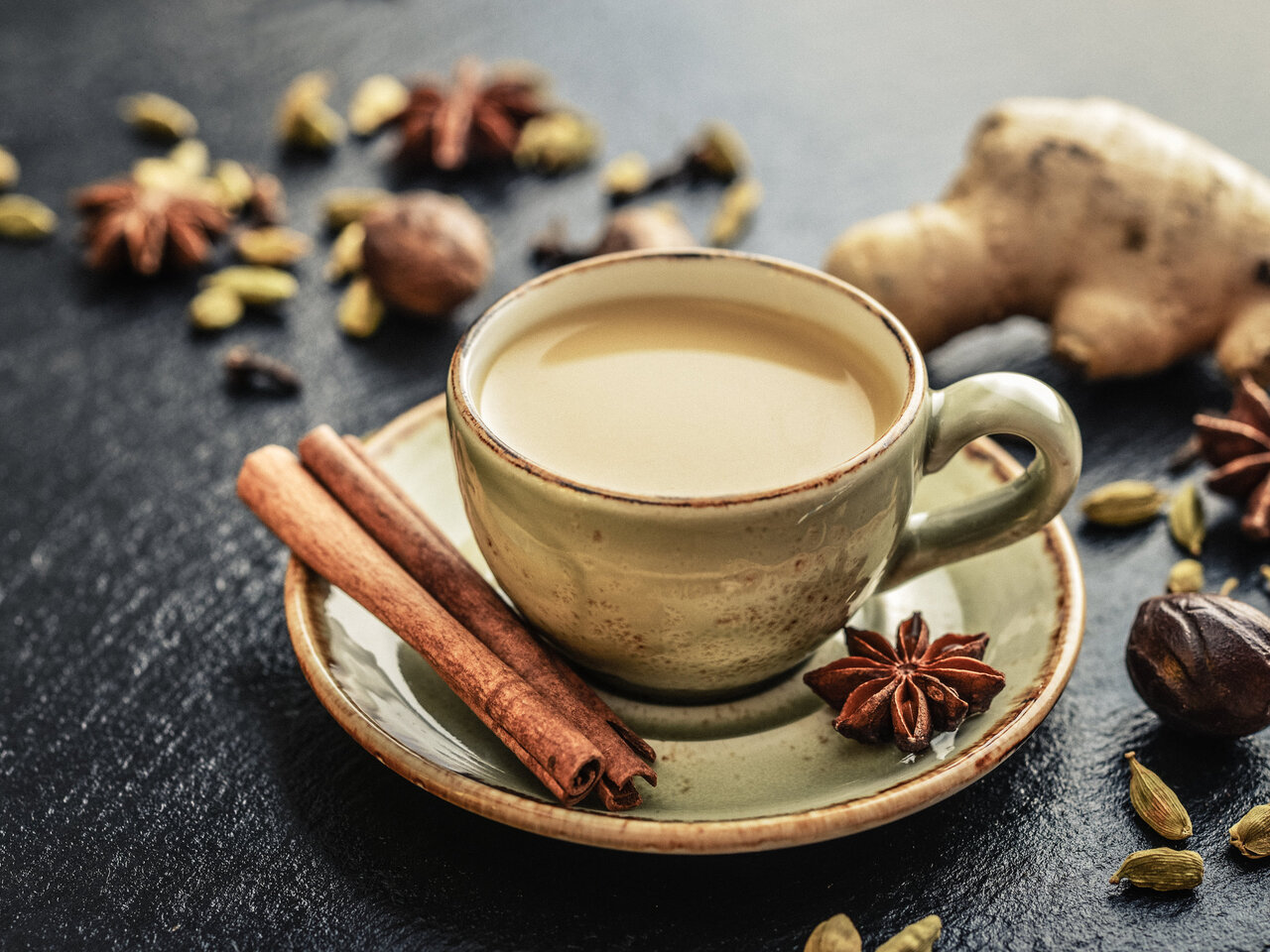 Aprenda a fazer Chai ch indiano perfeito para os dias frios do