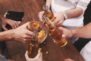 Comportamento: 16 benefícios de trocar amor por álcool 