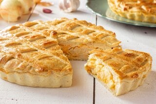 Receitas: Receita de torta de frango com queijo é deliciosa e fácil de fazer; confira o passo a passo!