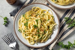 Receitas: Receita: Macarrão Alho e Óleo com Bacon para um almoço fácil e rápido!  