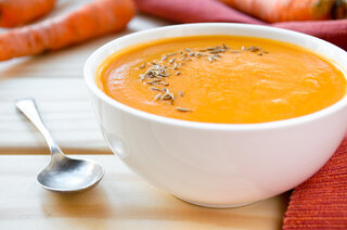 Receitas: Receita de sopa de cenoura com curry e leite de coco é perfeita para os dias frios; confira o passo a passo!