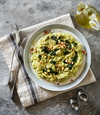 Receitas: Risoto verde na panela de pressão é perfeito para os dias frios; veja o passo a passo da receita!