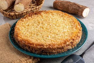 Receitas: Receita de bolo de macaxeira cremoso vai te surpreender pelo sabor; confira! 