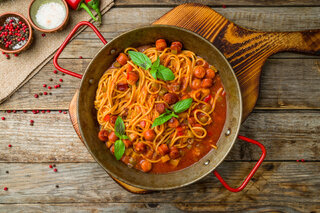 Receitas: Macarrão com calabresa na panela de pressão é receita prática e fácil; confira! 