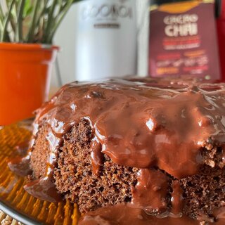 Receitas: Bolo de chocolate sem glúten, leite e açúcar vai te surpreender pelo sabor; veja a receita!