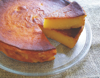 Receitas: Bolo de mandioca crua é simples e cremoso; veja a receita! 