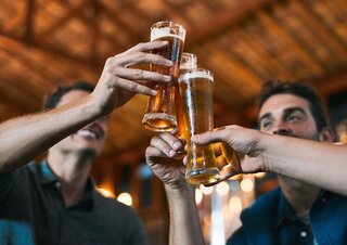 Saúde e Bem-Estar: Cerveja sem álcool: saudável ou mito? Estudo revela impactos no corpo