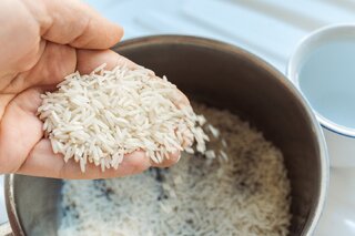 Saúde e Bem-Estar: Lavar o arroz antes de cozinhar faz diferença? Descubra a verdade