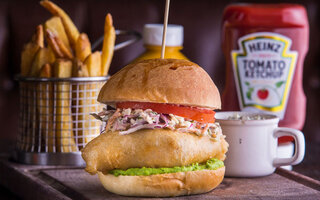 Fish and Chips Burger do Camden House Bar e Restaurante