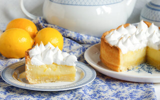 Torta de limão vegana com merengue