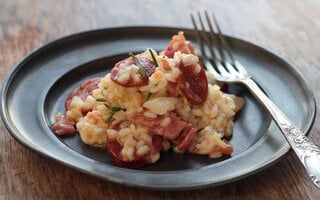 Risoto de alho-poró com calabresa