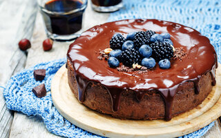 Bolo Quente de Chocolate e Amoras