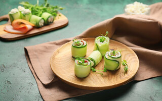 Canapés de Pepino com Beterraba