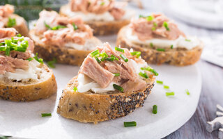 Canapés de Atum com Damasco