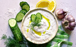 Tzatziki (pasta de iogurte e pepino)