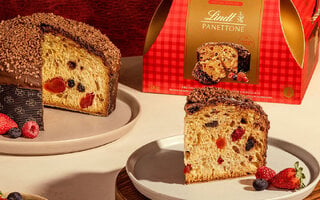 Panettone Frutas Vermelhas com Cobertura de Chocolate, da Lindt