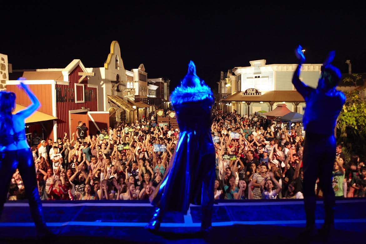 Baladas: Hopi Night 2014 une balada, música eletrônica e parque de diversões no Hopi Hari