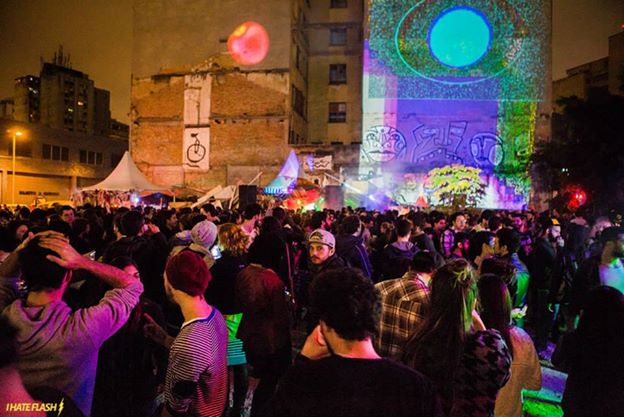 9 motivos que tornam uma festa de rua mais legal que uma balada