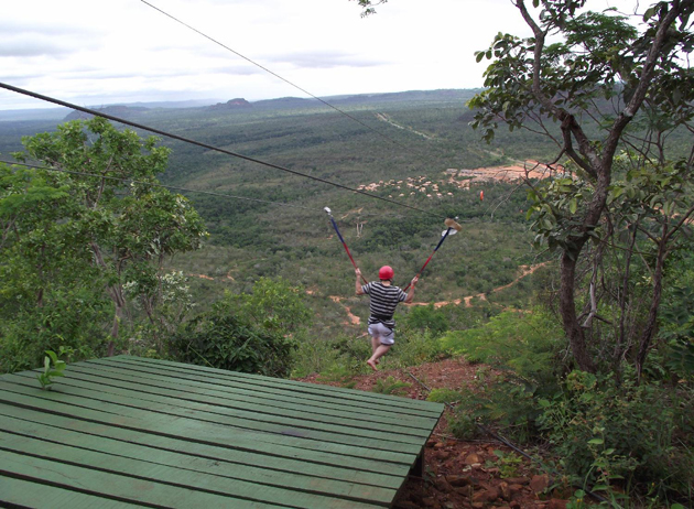 5 lugares incríveis para praticar tirolesa no Brasil