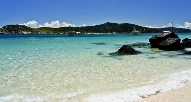 4 praias (e 2 grutas) que vão te deixar morrendo de vontade de conhecer Arraial do Cabo, no RJ