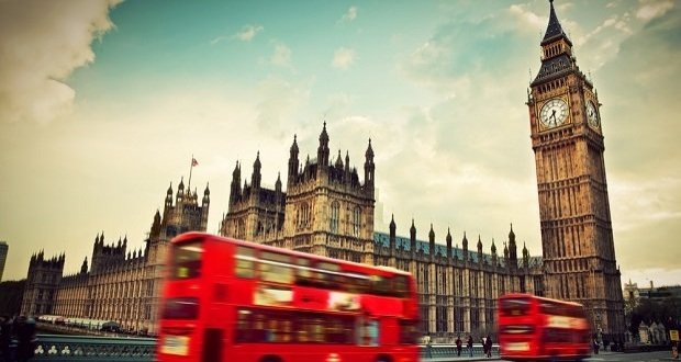 Metrô de Londres passa a funcionar 24 horas aos finais de semana