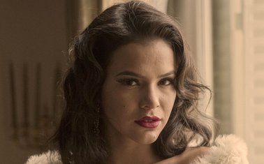 Bruna Marquezine sensualiza em cenas inéditas de "Nada Será Como Antes"